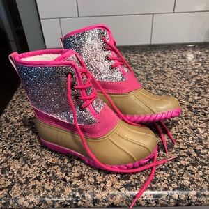 Toddler girls size 11 fleece lined pink and brown with glitter duck boots